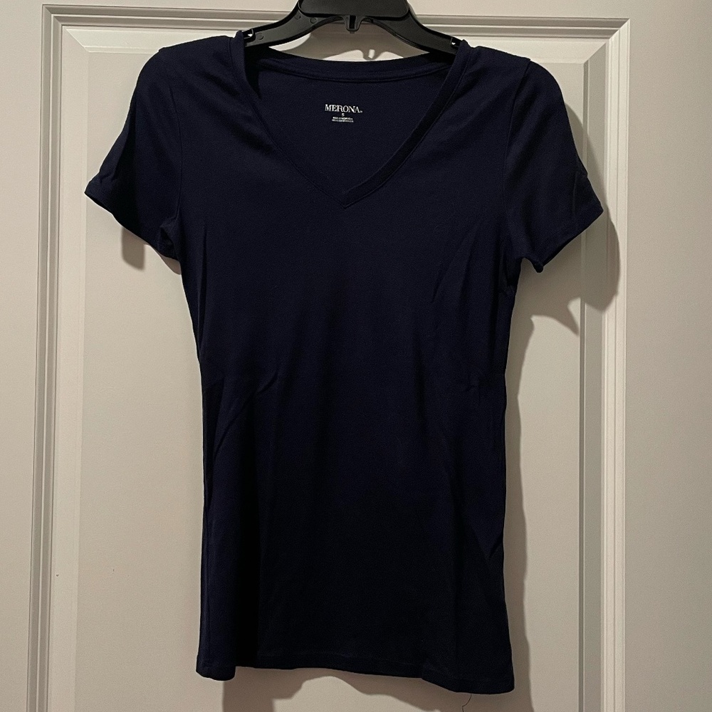COPY - Navy blue T-shirt -- size small